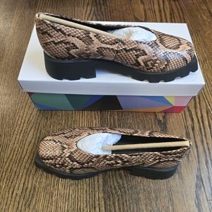 NWB Katy Perry Collections The Daarling Slip-On, Taupe Snakeskin Print Size 5